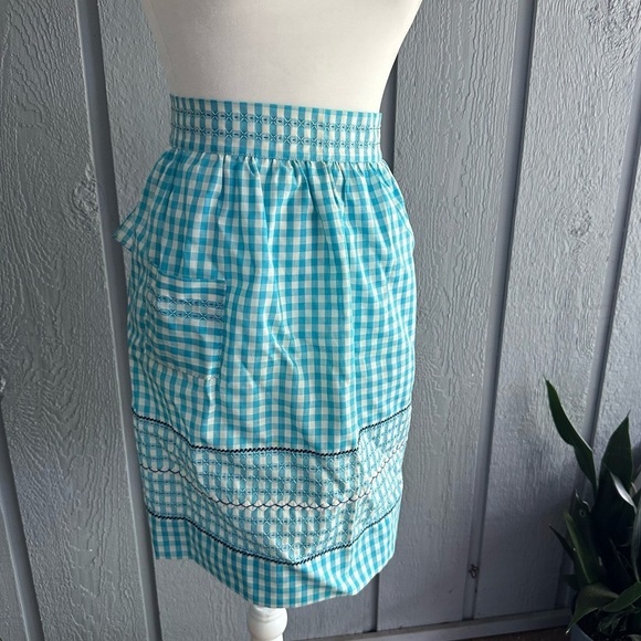 Vintage Gingham Blue White Half Apron Retro 50s Embroidery Border 2 Pockets - Picture 10 of 10